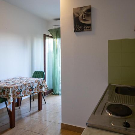 Apartments Gaja Green Ap Sveti Filip i Jakov Exterior foto